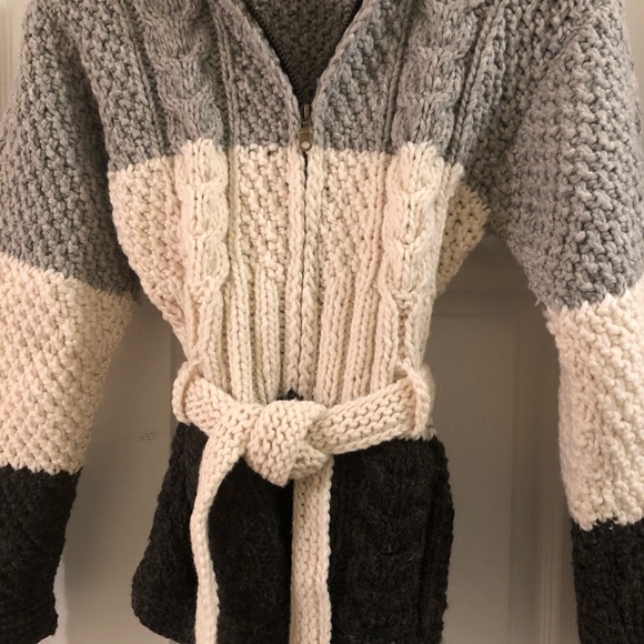 Handmade Ecuadorian Wool Sweater Jacket. - Picture 3 of 15